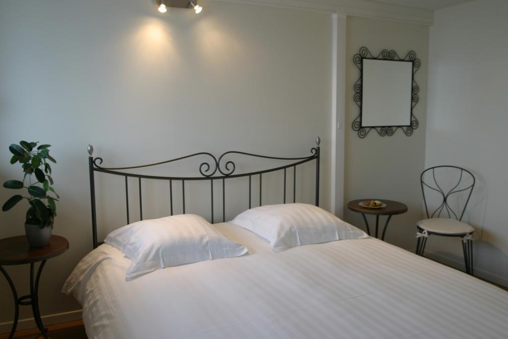 Hotel Pierre Blanche Chatillon-en-Michaille Rom bilde